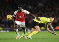 球速体育-阿森纳中场精彩助攻，带领球队获胜 